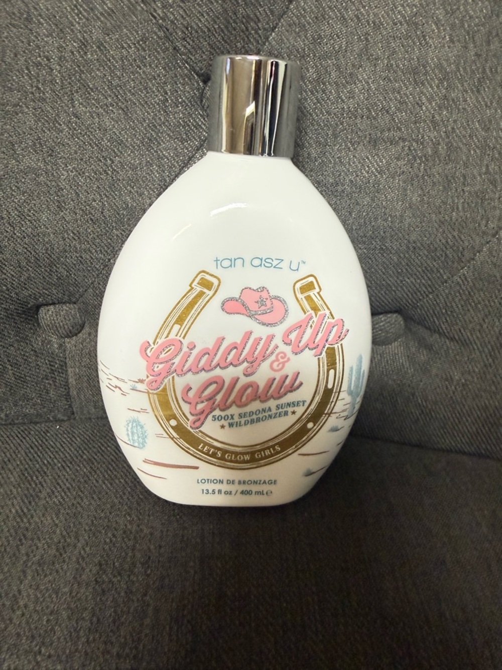Giddy Up & Glow Bronzing Lotion - White
